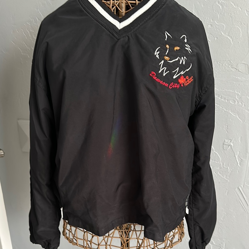 SDI women’s size sp windbreaker Black Pullover with Embroidered Coyote Design